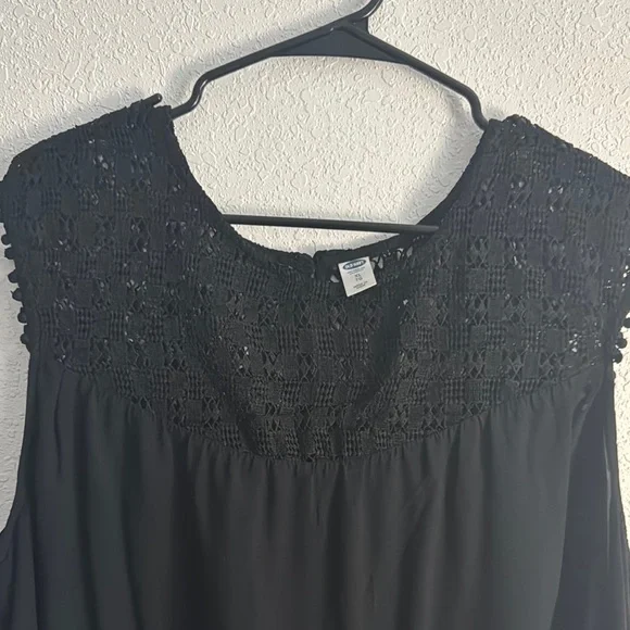❗️SOLD❗️Old Navy Black Lace Detail Blouse - Picture 3 of 4